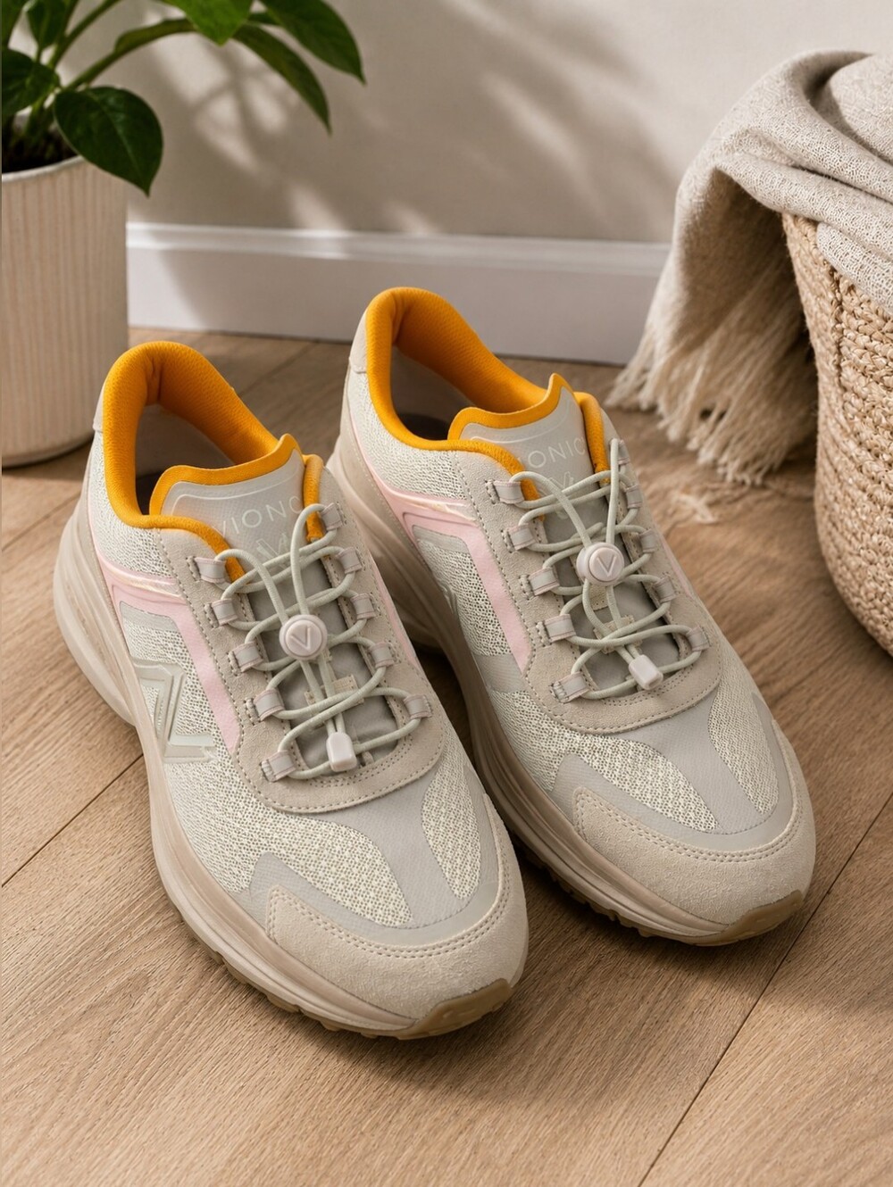Vionic Walkmax Sierra Beige Cream Yellow NWOT sneakers/shoes. Ladies 11
